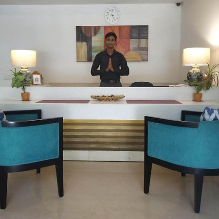 Inde Hotel Vista Woods Huda City Centre, Gurgaon Bagian luar foto
