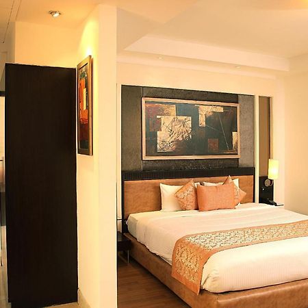 Inde Hotel Vista Woods Huda City Centre, Gurgaon Bagian luar foto