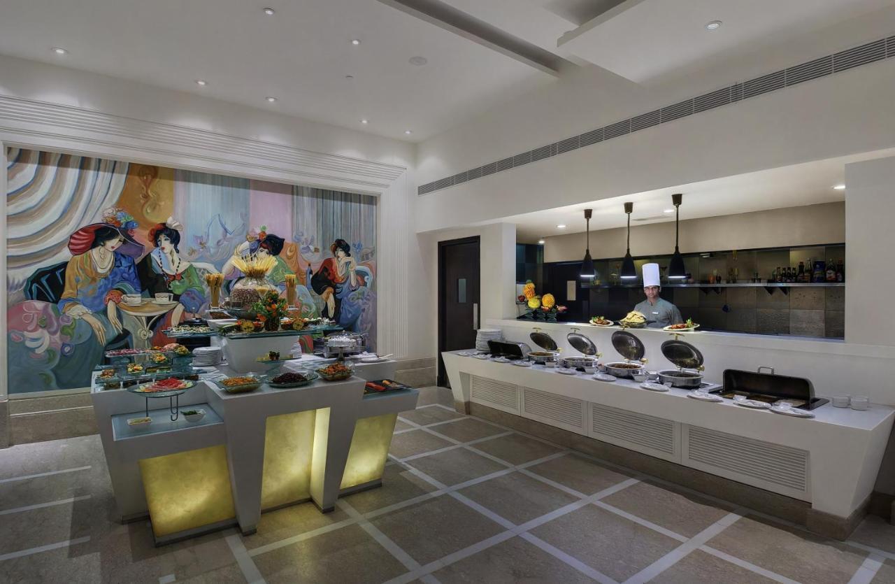 Inde Hotel Vista Woods Huda City Centre, Gurgaon Bagian luar foto