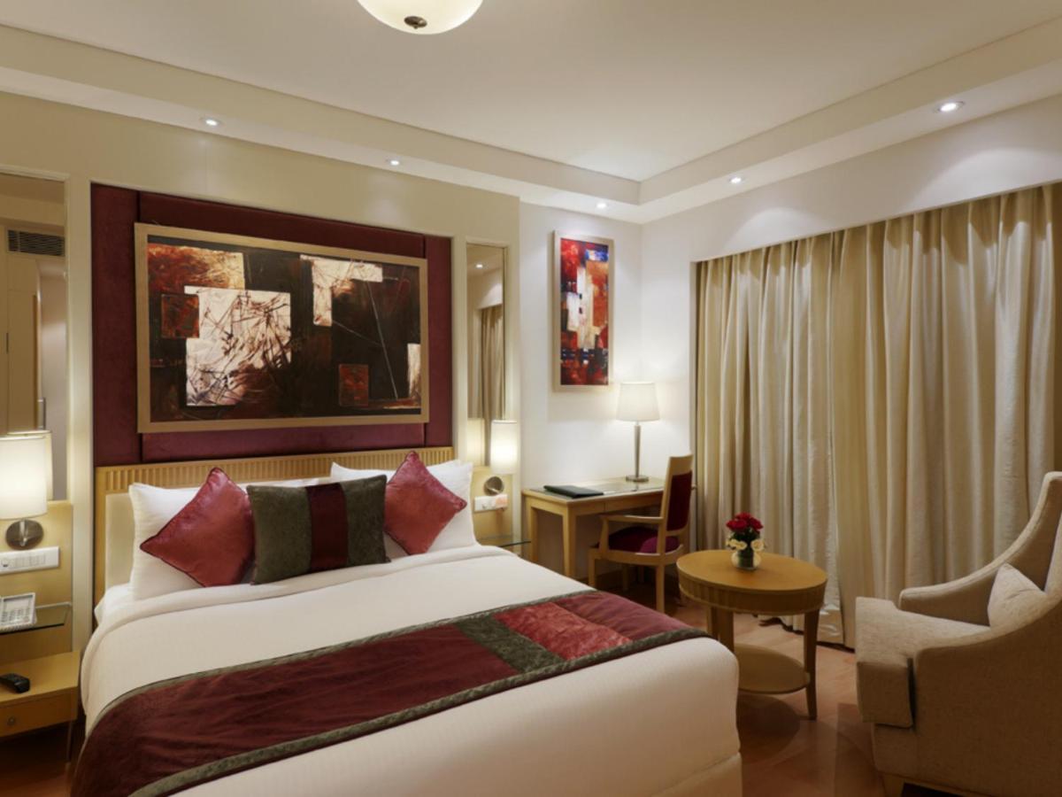 Inde Hotel Vista Woods Huda City Centre, Gurgaon Bagian luar foto