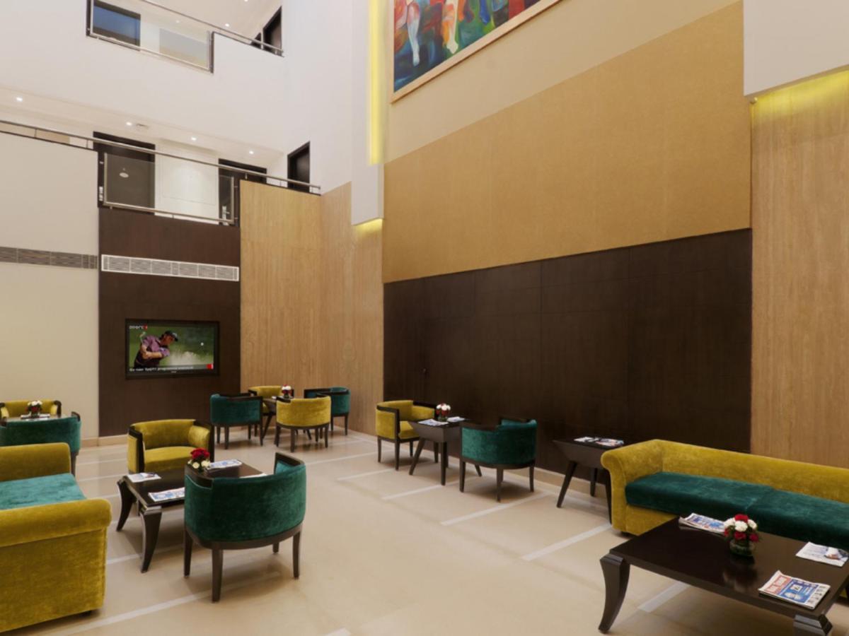 Inde Hotel Vista Woods Huda City Centre, Gurgaon Bagian luar foto
