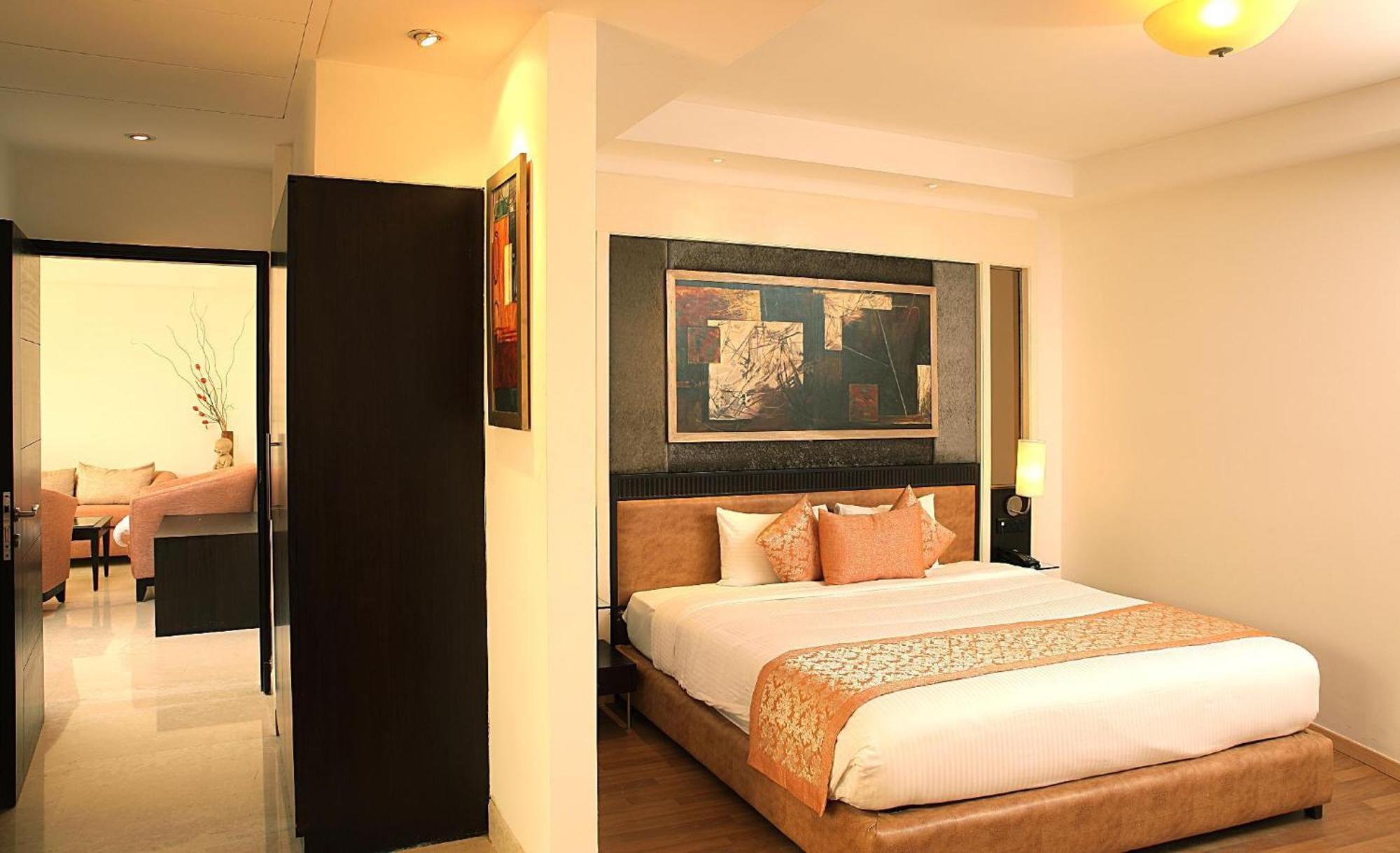 Inde Hotel Vista Woods Huda City Centre, Gurgaon Bagian luar foto