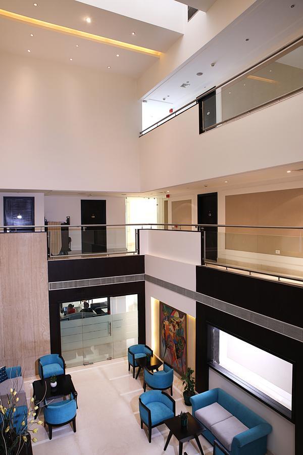 Inde Hotel Vista Woods Huda City Centre, Gurgaon Bagian luar foto