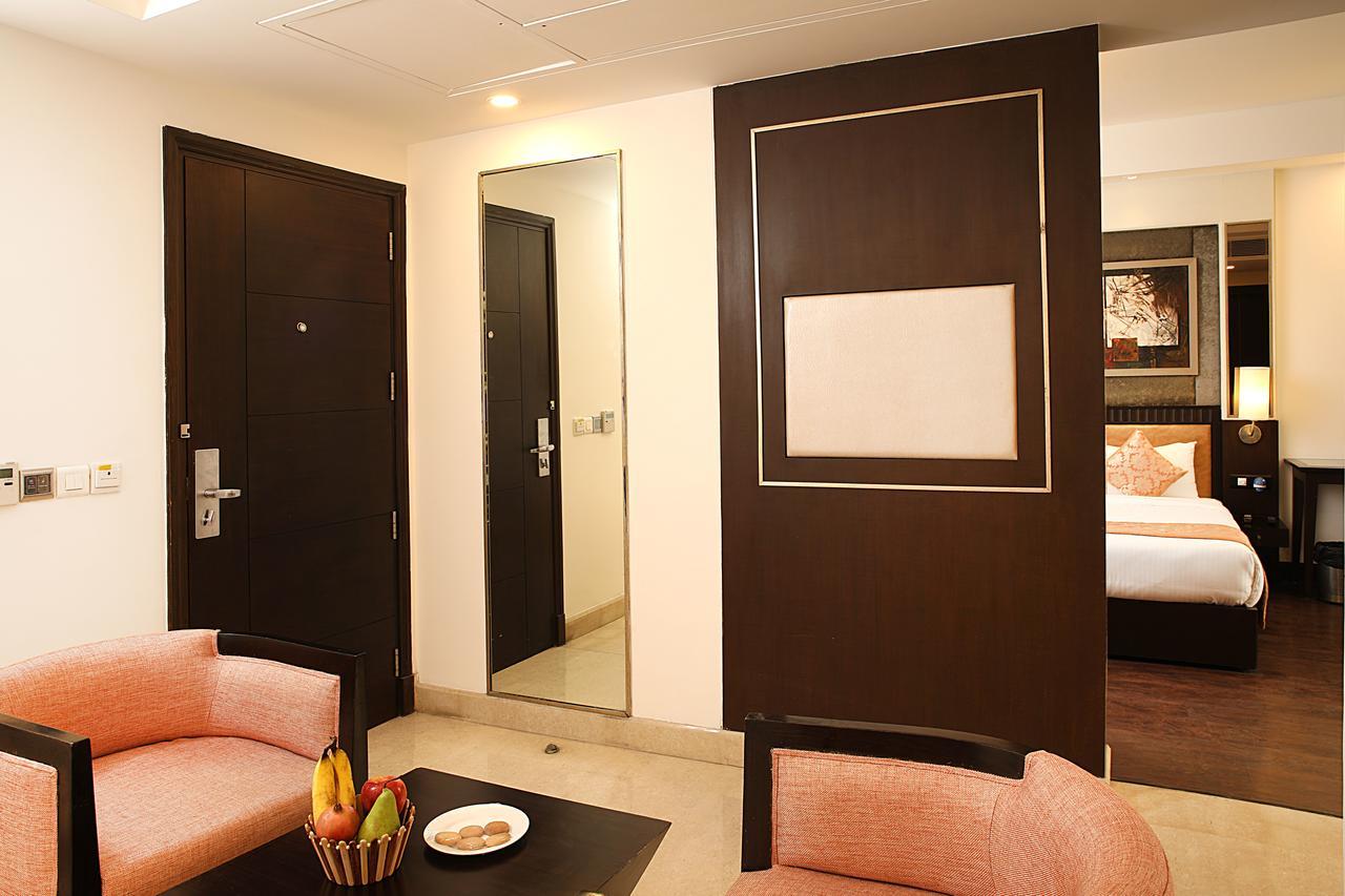 Inde Hotel Vista Woods Huda City Centre, Gurgaon Bagian luar foto