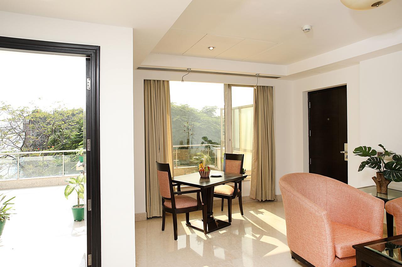 Inde Hotel Vista Woods Huda City Centre, Gurgaon Bagian luar foto