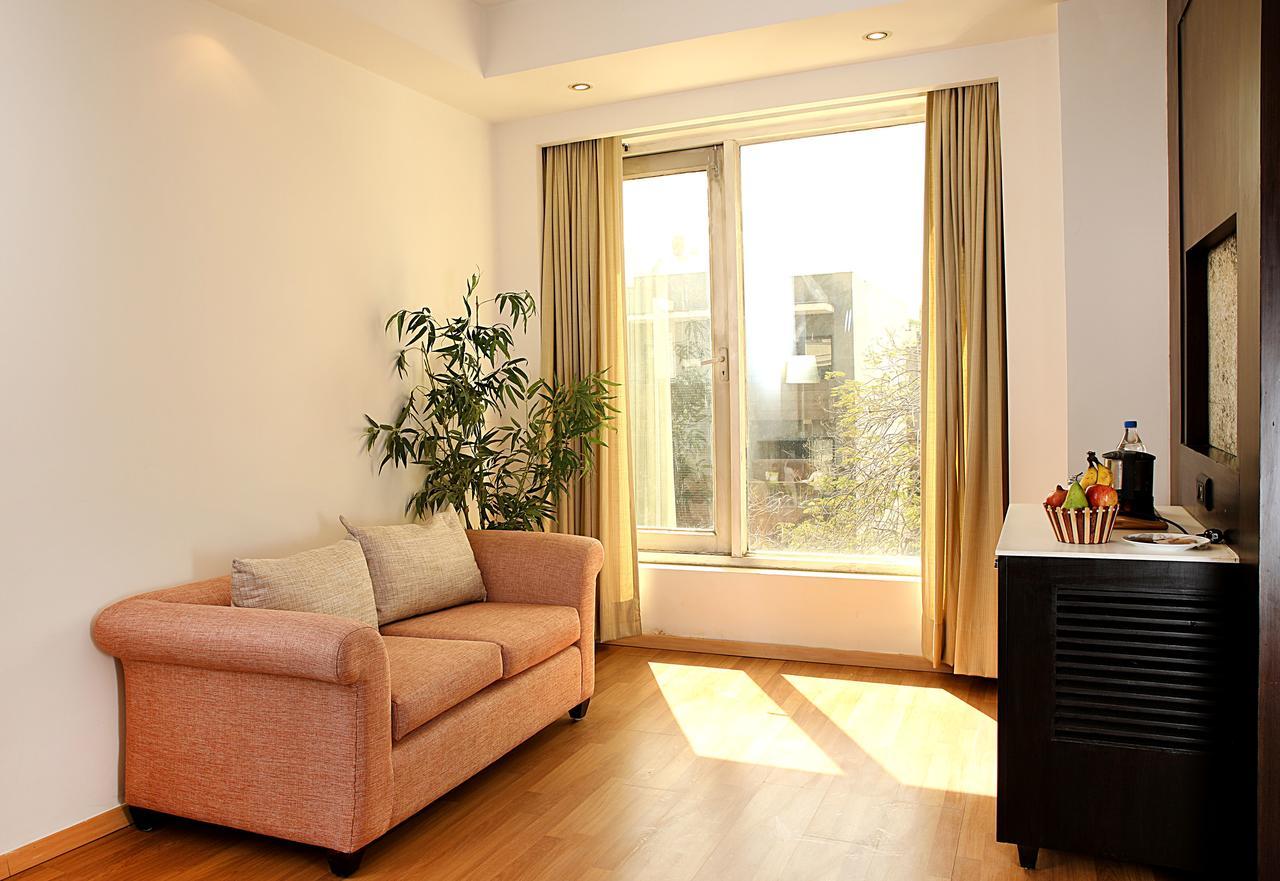 Inde Hotel Vista Woods Huda City Centre, Gurgaon Bagian luar foto