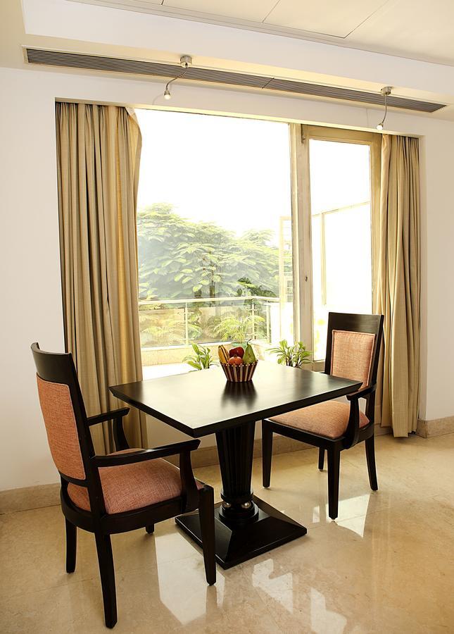 Inde Hotel Vista Woods Huda City Centre, Gurgaon Bagian luar foto