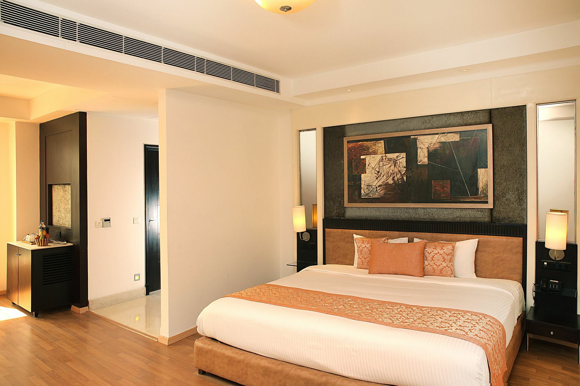 Inde Hotel Vista Woods Huda City Centre, Gurgaon Bagian luar foto