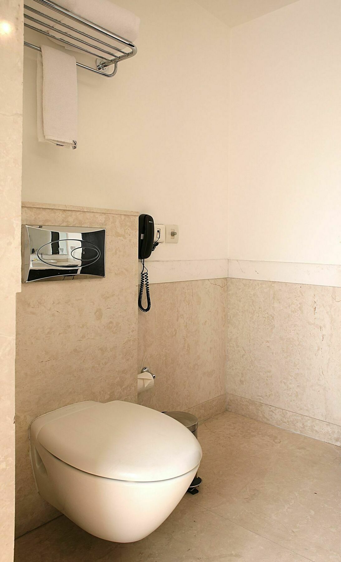 Inde Hotel Vista Woods Huda City Centre, Gurgaon Bagian luar foto