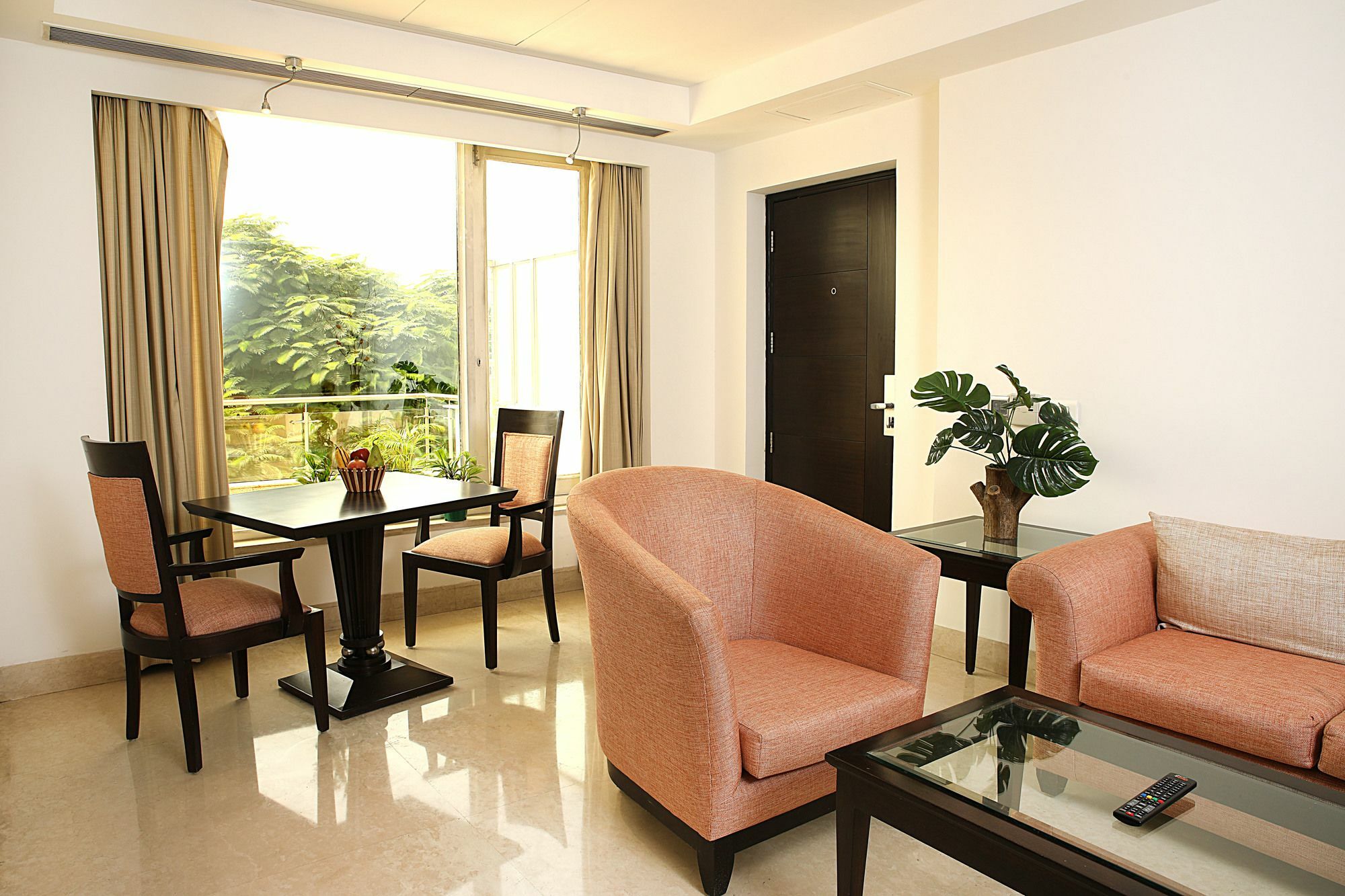 Inde Hotel Vista Woods Huda City Centre, Gurgaon Bagian luar foto