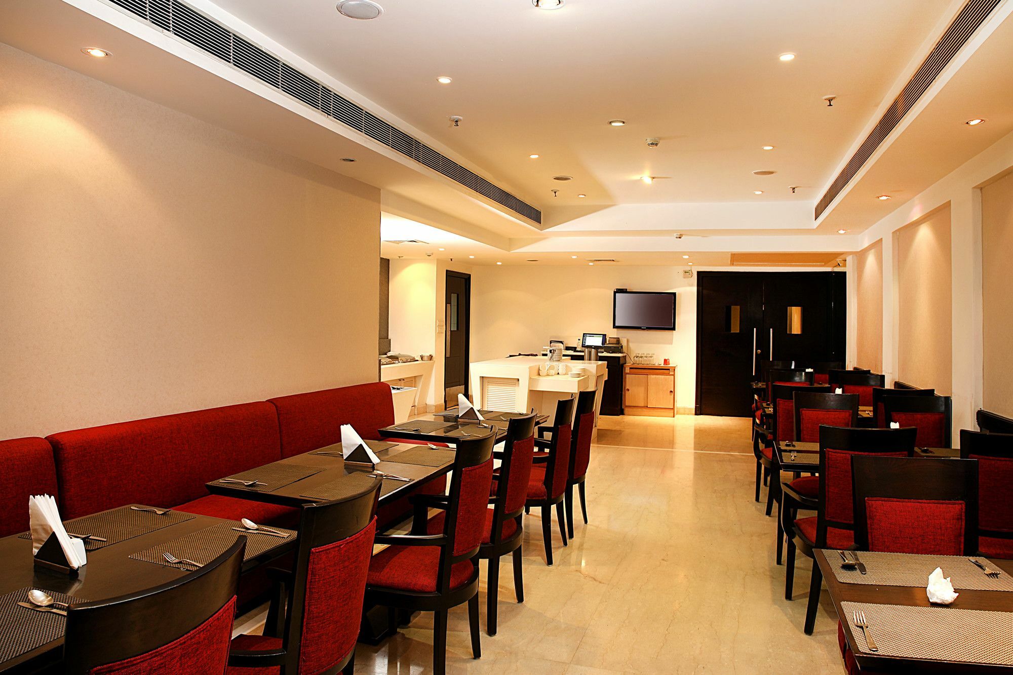 Inde Hotel Vista Woods Huda City Centre, Gurgaon Bagian luar foto