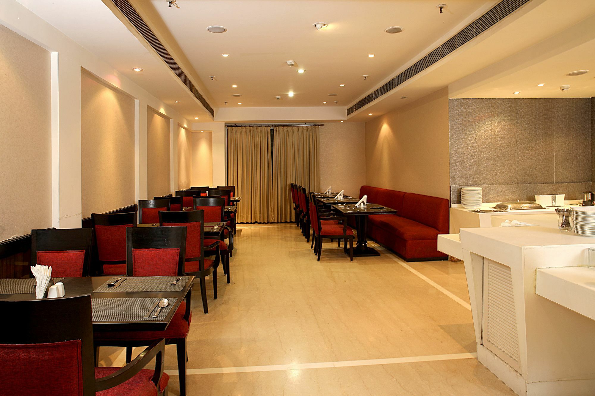 Inde Hotel Vista Woods Huda City Centre, Gurgaon Bagian luar foto