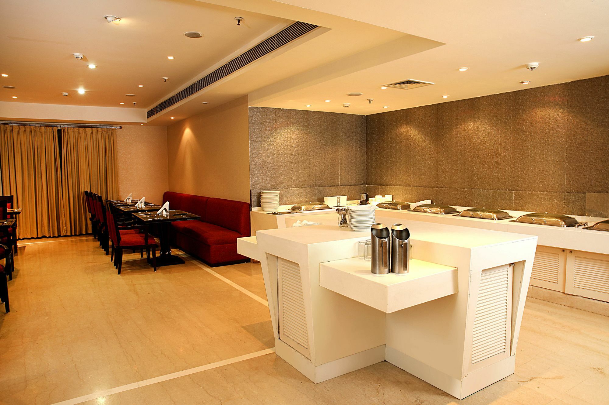 Inde Hotel Vista Woods Huda City Centre, Gurgaon Bagian luar foto