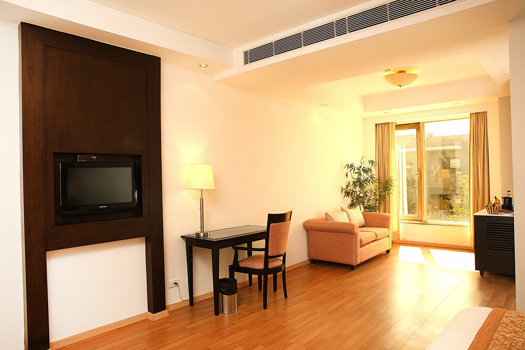 Inde Hotel Vista Woods Huda City Centre, Gurgaon Bagian luar foto