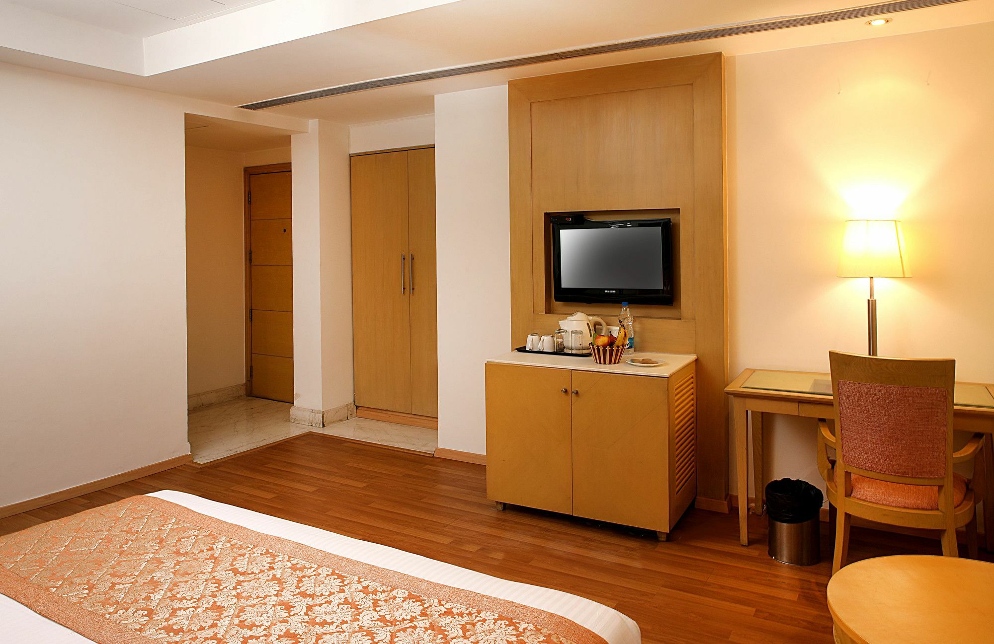 Inde Hotel Vista Woods Huda City Centre, Gurgaon Bagian luar foto