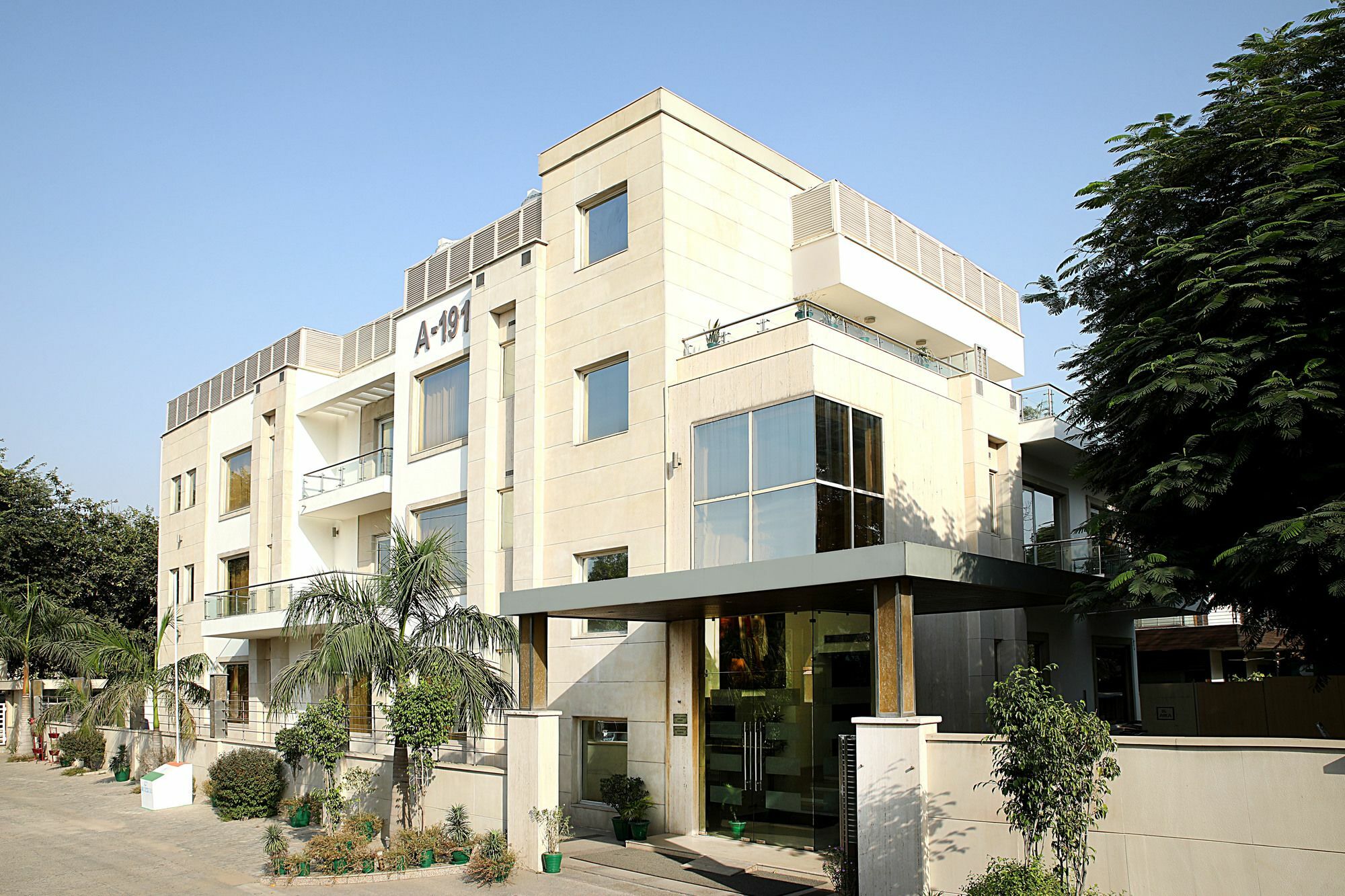 Inde Hotel Vista Woods Huda City Centre, Gurgaon Bagian luar foto