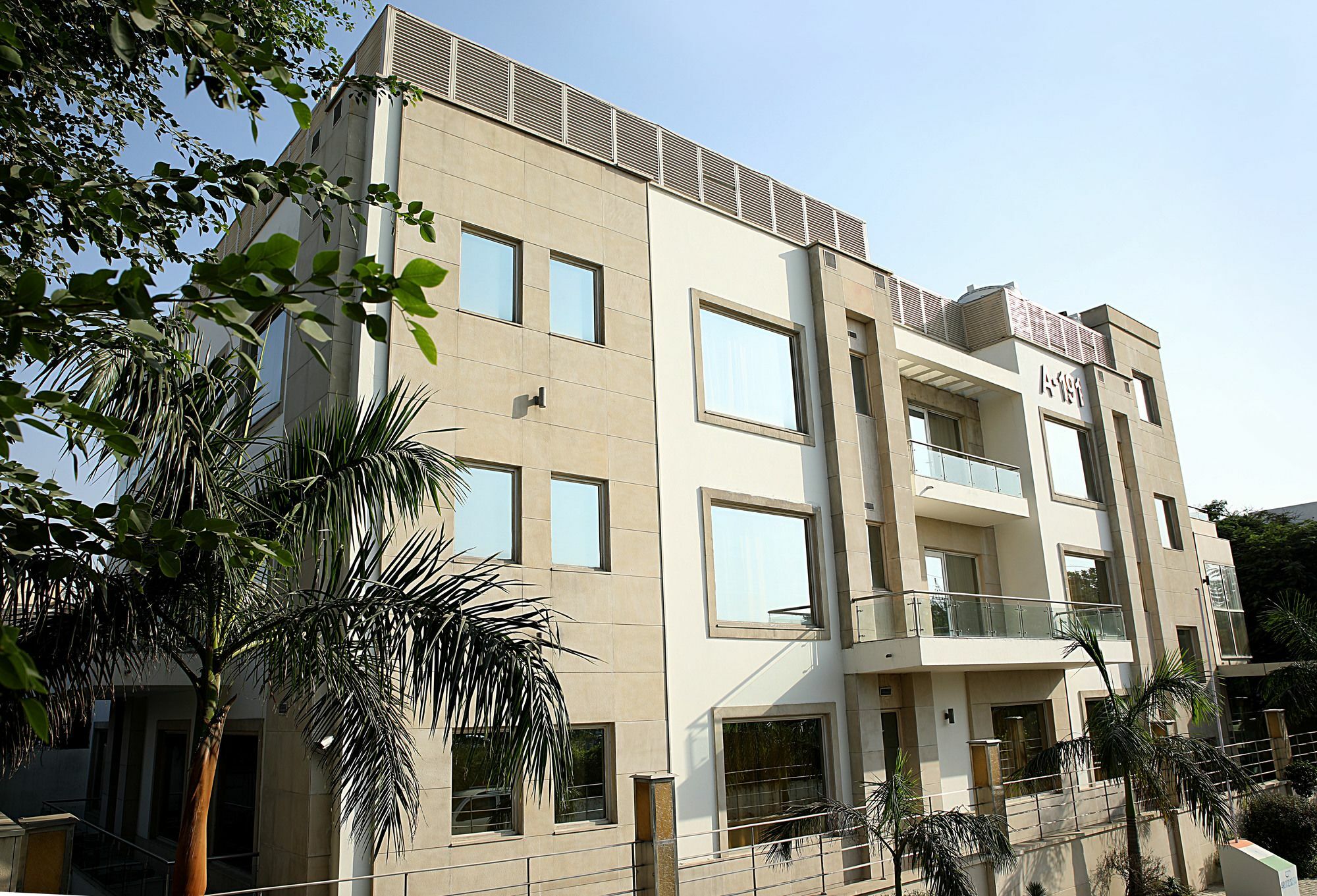 Inde Hotel Vista Woods Huda City Centre, Gurgaon Bagian luar foto